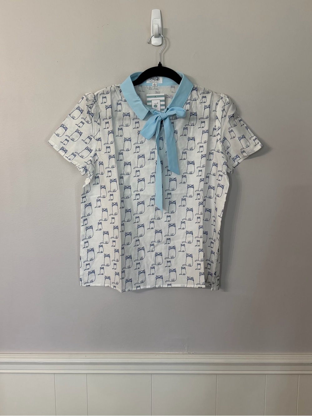 Tulip B Women’s Short Sleeve White & Blue Tie Neck Cat Design Blouse Sz S NWT - Picture 3 of 10